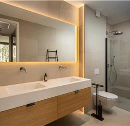 4 Bedroom Luxury Villa with Heated Pool and boat mooring, Ciovo near Trogir – Sleeps 8